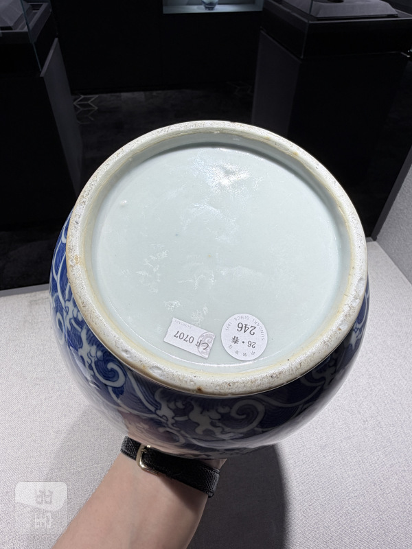 清中期 青花海水江崖云龙纹长颈瓶 - 图14